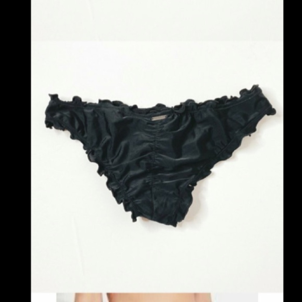 ISO THESE HOLLISTER BIKINI BOTTOMS